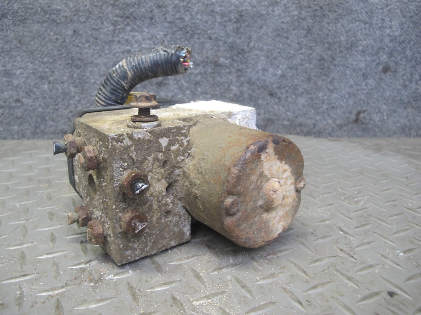 2003-2007 Hummer H2 ABS Anti Lock Brake Actuator Pump Motor Unit Module