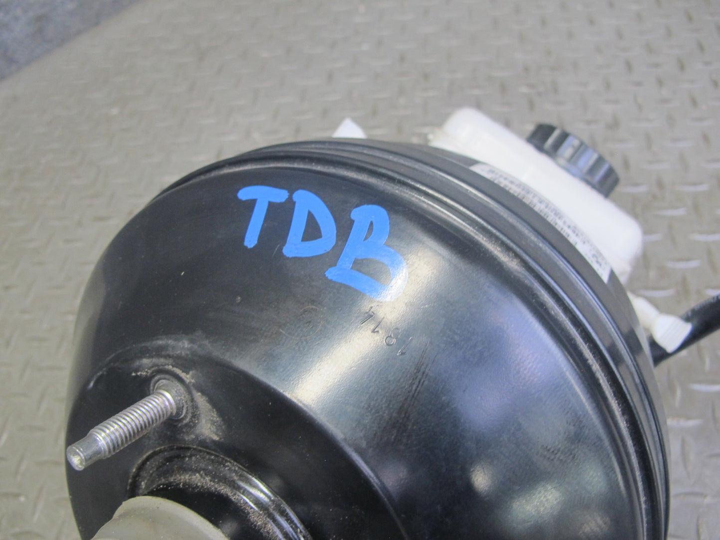 14-16 BMW F30 F31 F32 F33 F34 Brake Master Cylinder Booster Fluid Reservoir OEM