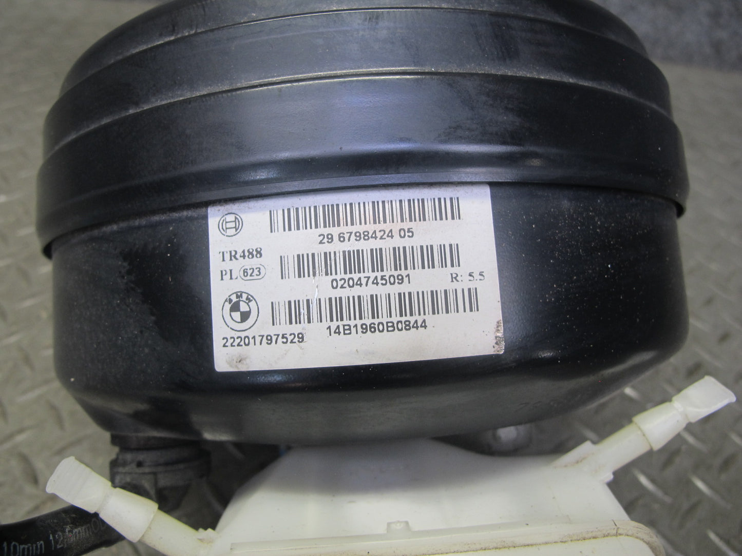 14-16 BMW F30 F31 F32 F33 F34 Brake Master Cylinder Booster Fluid Reservoir OEM