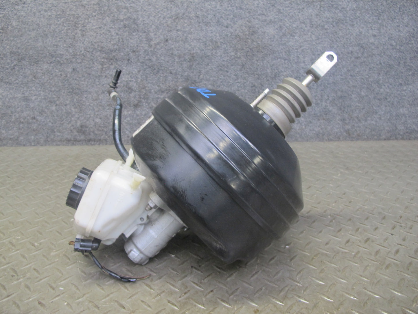 14-16 BMW F30 F31 F32 F33 F34 Brake Master Cylinder Booster Fluid Reservoir OEM
