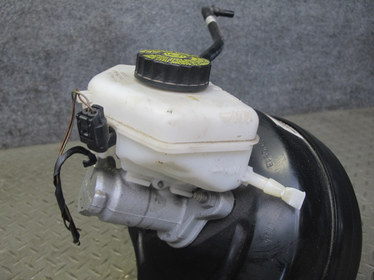 14-16 BMW F30 F31 F32 F33 F34 Brake Master Cylinder Booster Fluid Reservoir OEM