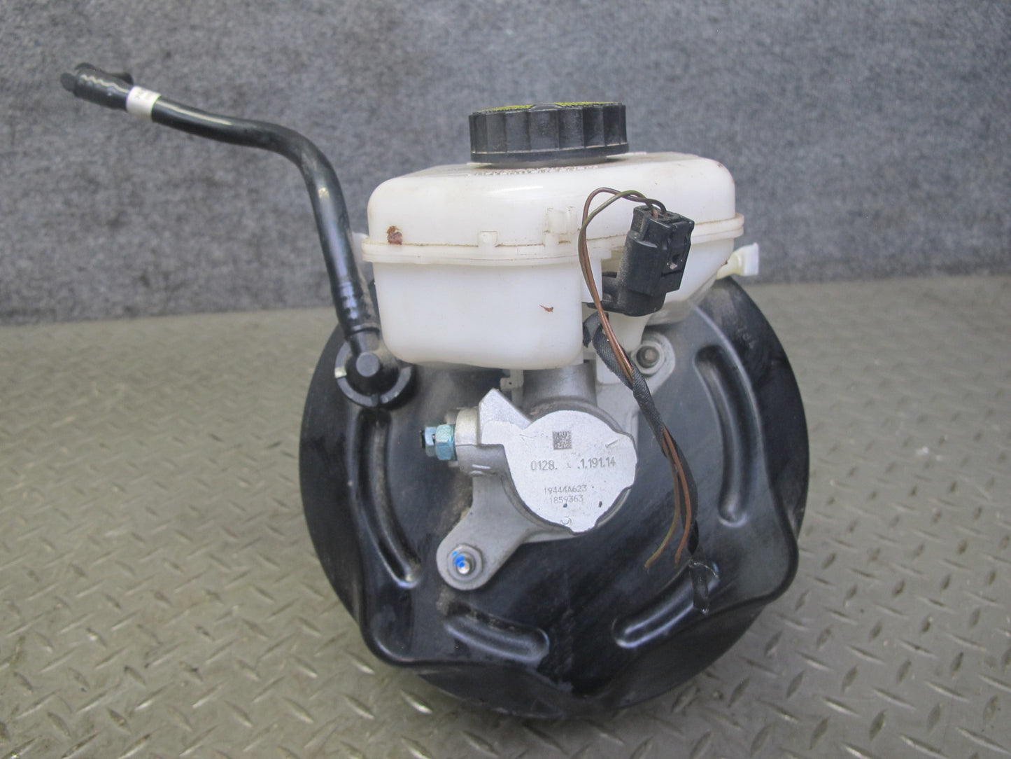14-16 BMW F30 F31 F32 F33 F34 Brake Master Cylinder Booster Fluid Reservoir OEM