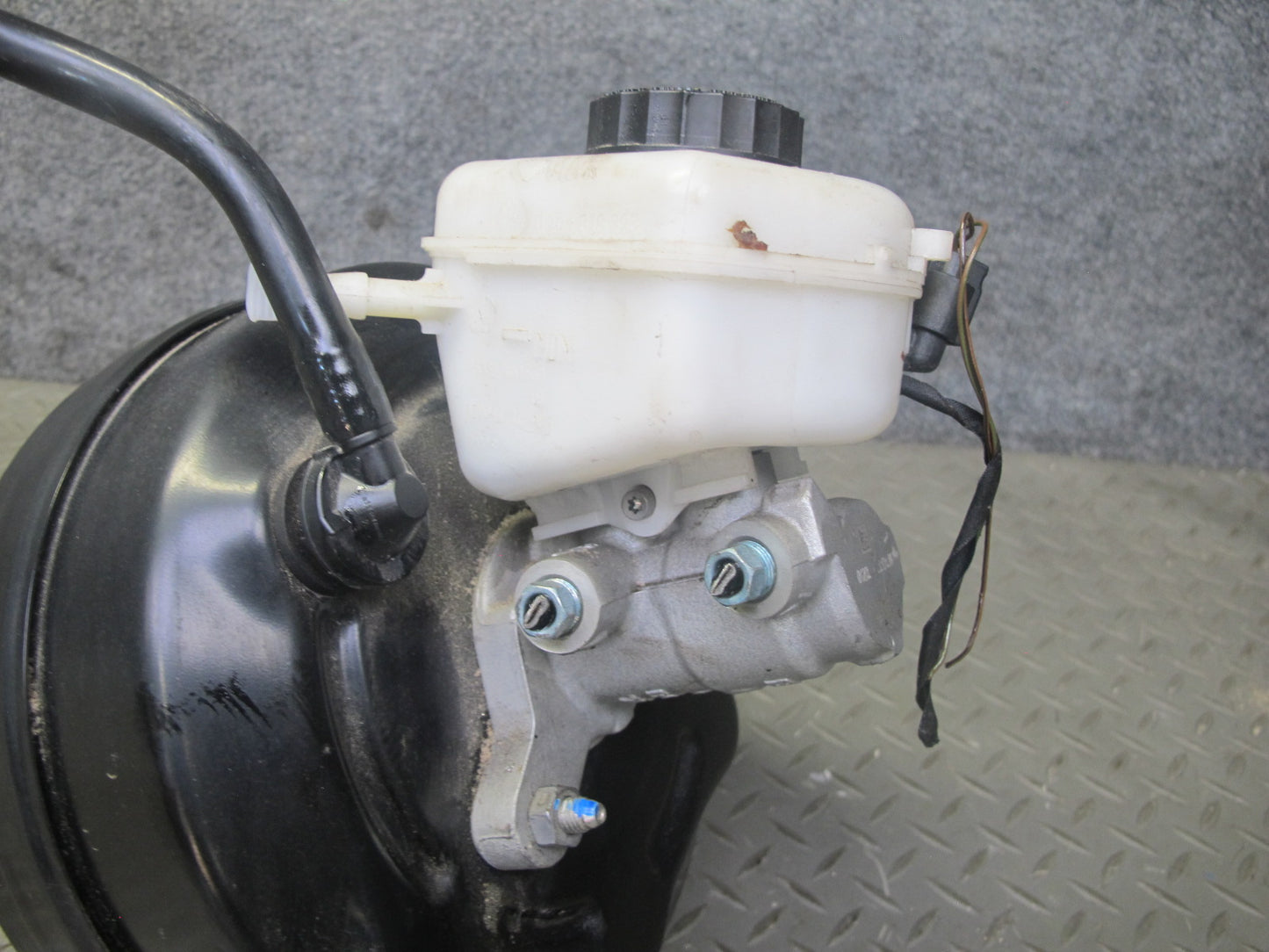 14-16 BMW F30 F31 F32 F33 F34 Brake Master Cylinder Booster Fluid Reservoir OEM