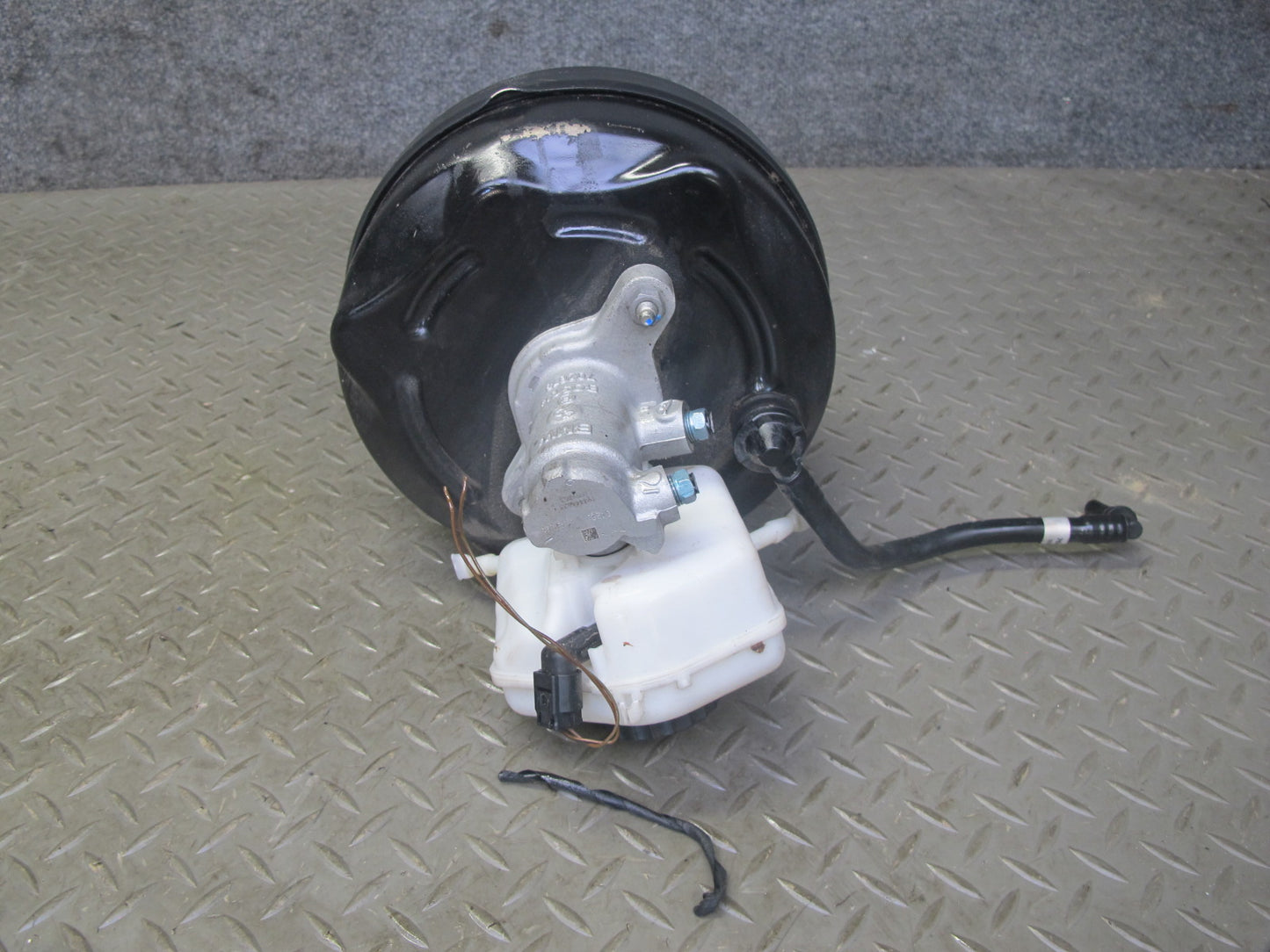 14-16 BMW F30 F31 F32 F33 F34 Brake Master Cylinder Booster Fluid Reservoir OEM