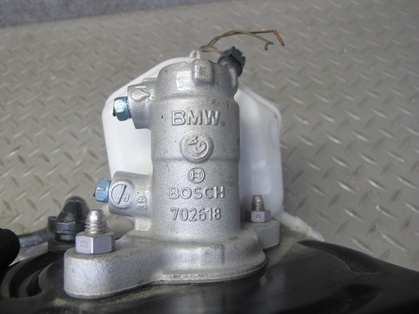 14-16 BMW F30 F31 F32 F33 F34 Brake Master Cylinder Booster Fluid Reservoir OEM