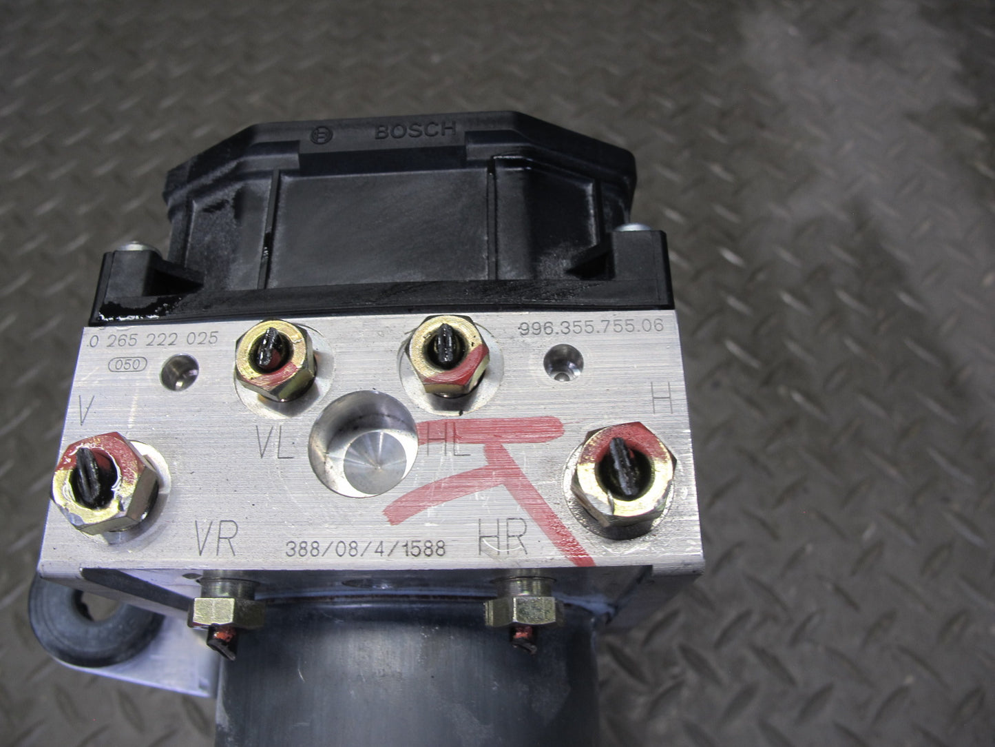 2003-2004 Porsche Boxster 986 ABS Anti Lock Brake Pump Actuator Control Module