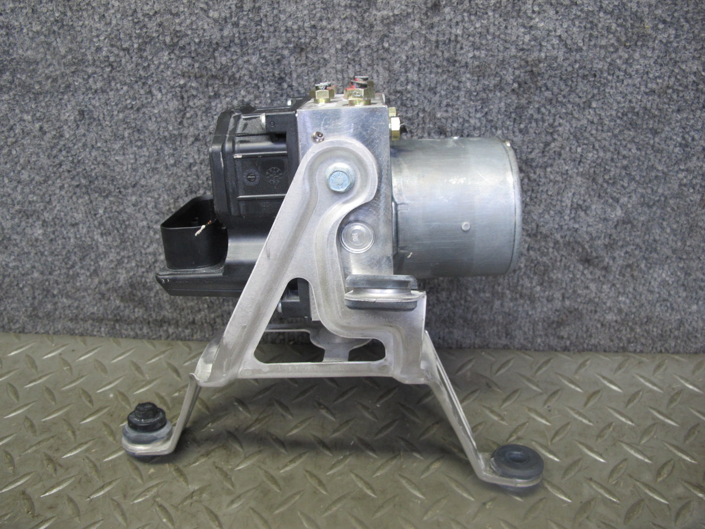 2003-2004 Porsche Boxster 986 ABS Anti Lock Brake Pump Actuator Control Module