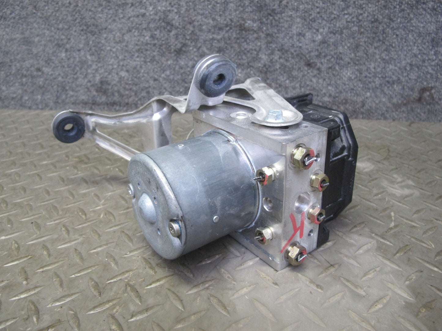 2003-2004 Porsche Boxster 986 ABS Anti Lock Brake Pump Actuator Control Module