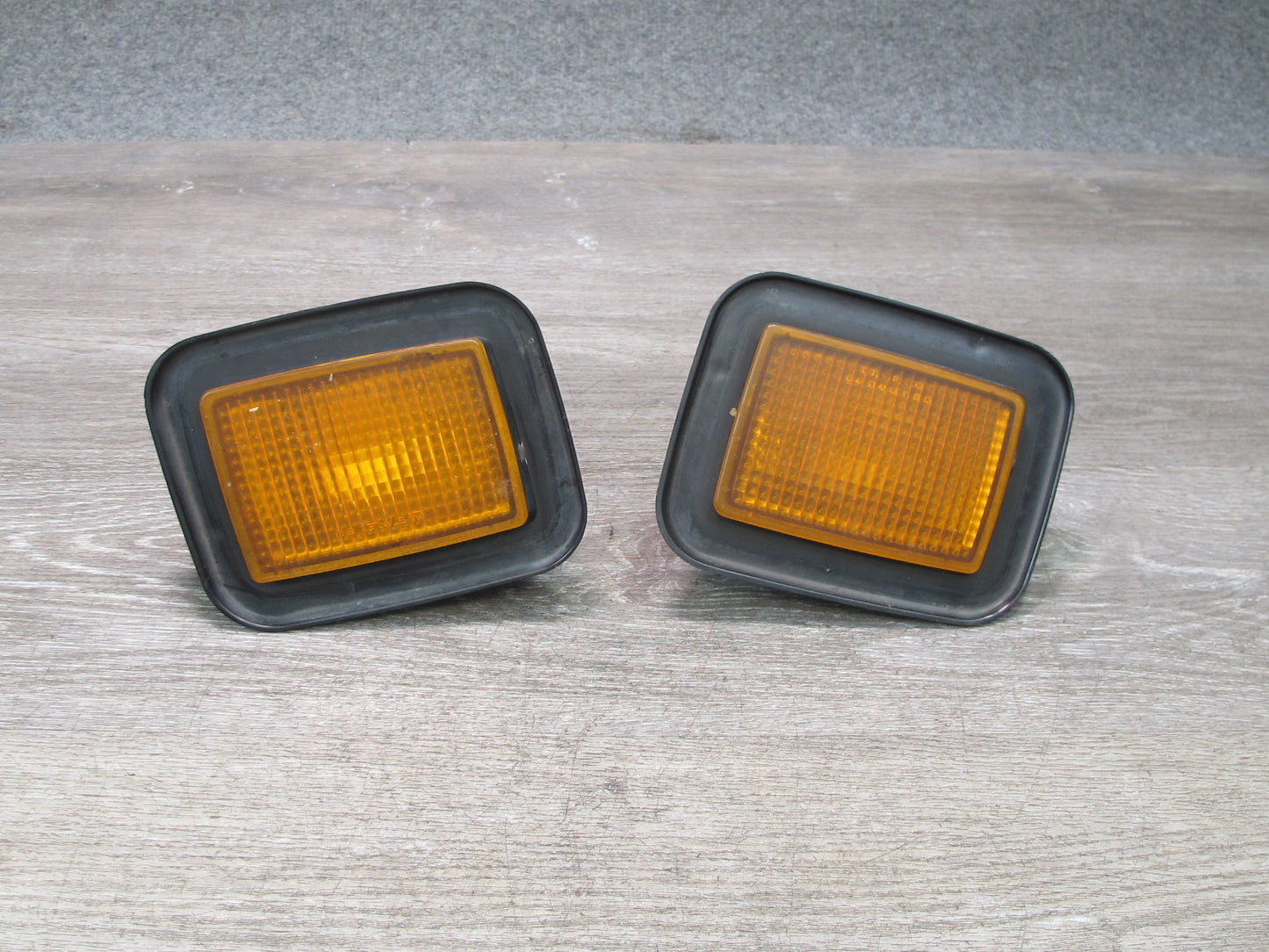 2003-2009 Hummer H2 Front Left & Right Turn Signal Parking Light Lamp Set of 2