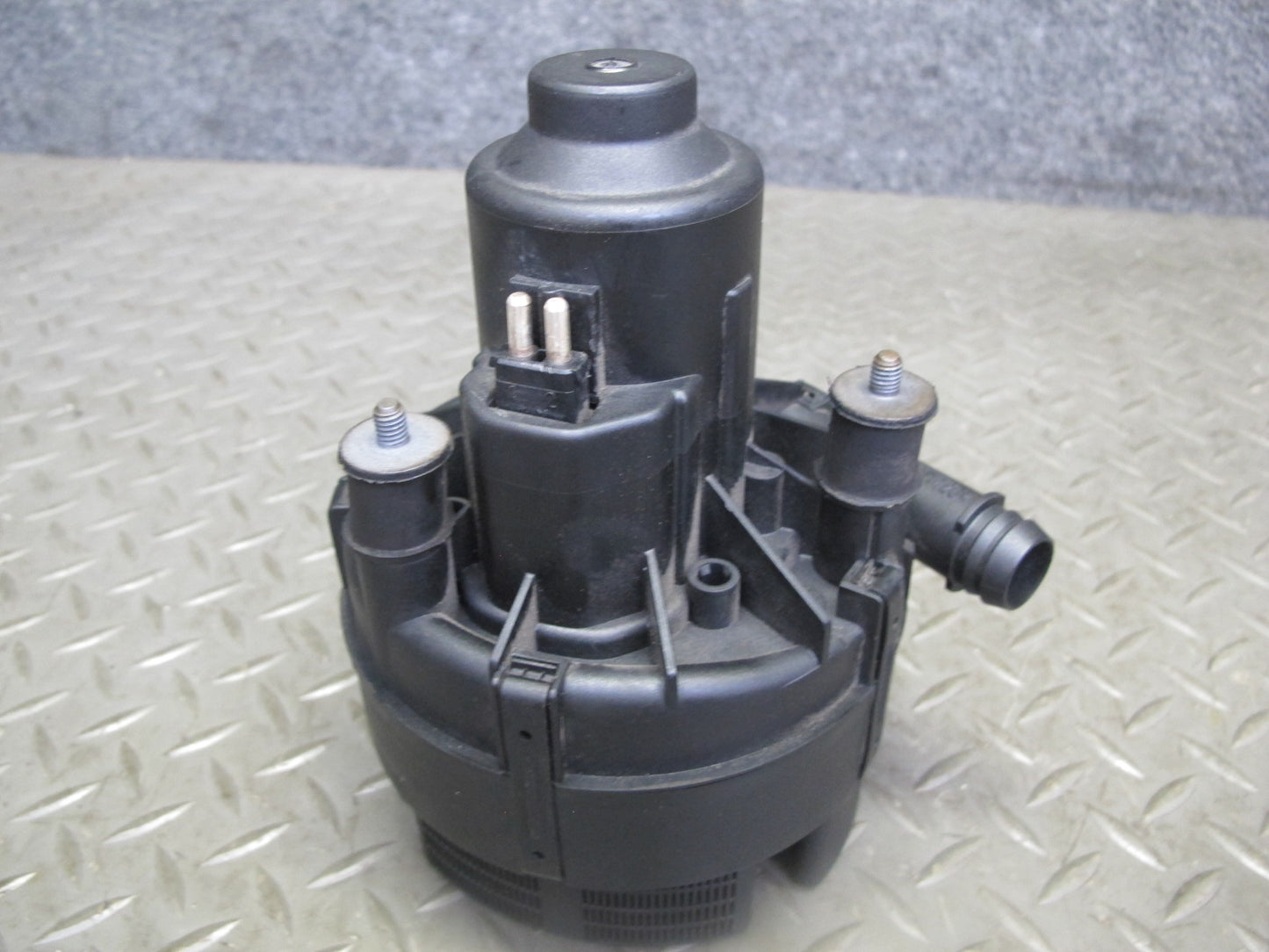2000-2004 Porsche Boxster 986 Engine Secondary Air Injection Cooling Pump