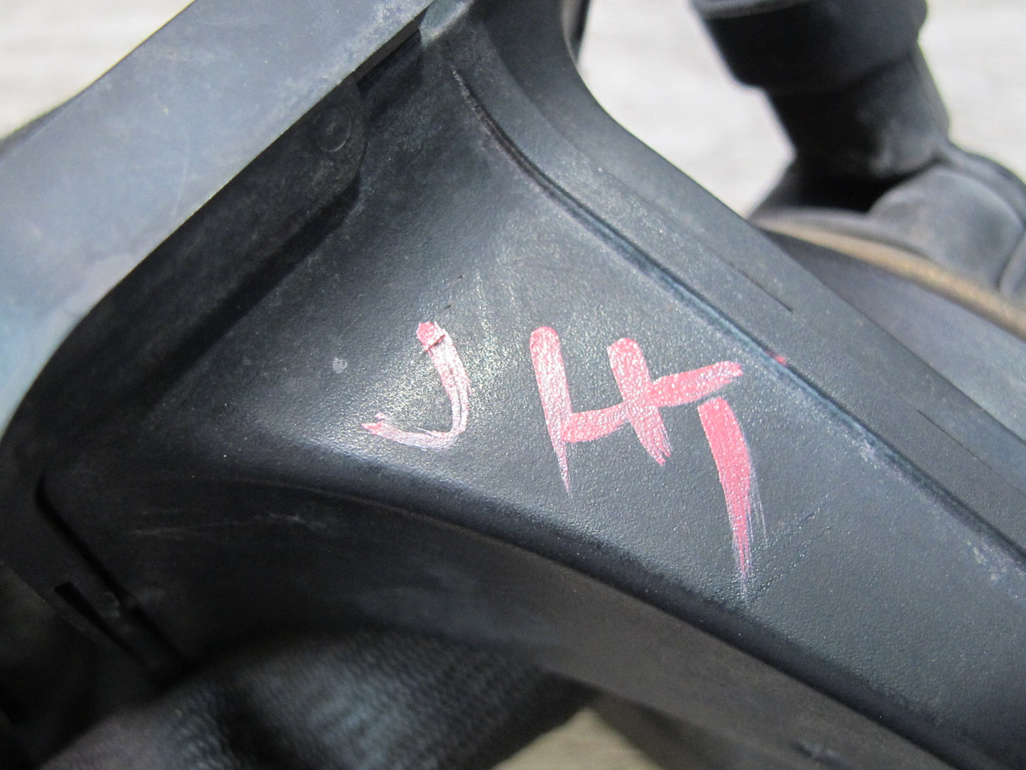 2003-2009 Hummer H2 High & Low Tone Note Pitch Horn Signal Set of 2