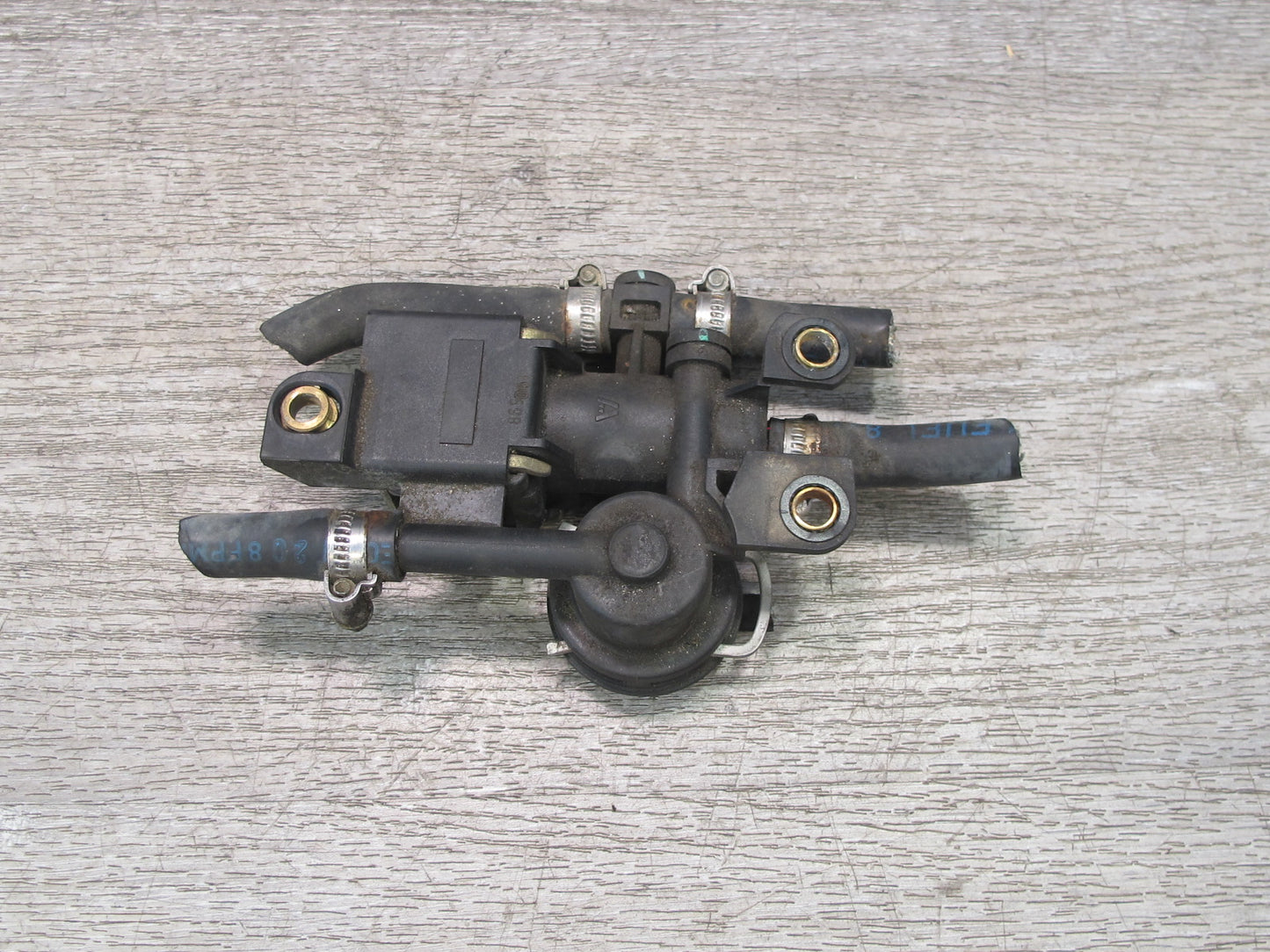 96-99 BMW E36 E39 Z3 M52 M50 Fuel Pressure Regulator Control Valve 1740281 OEM