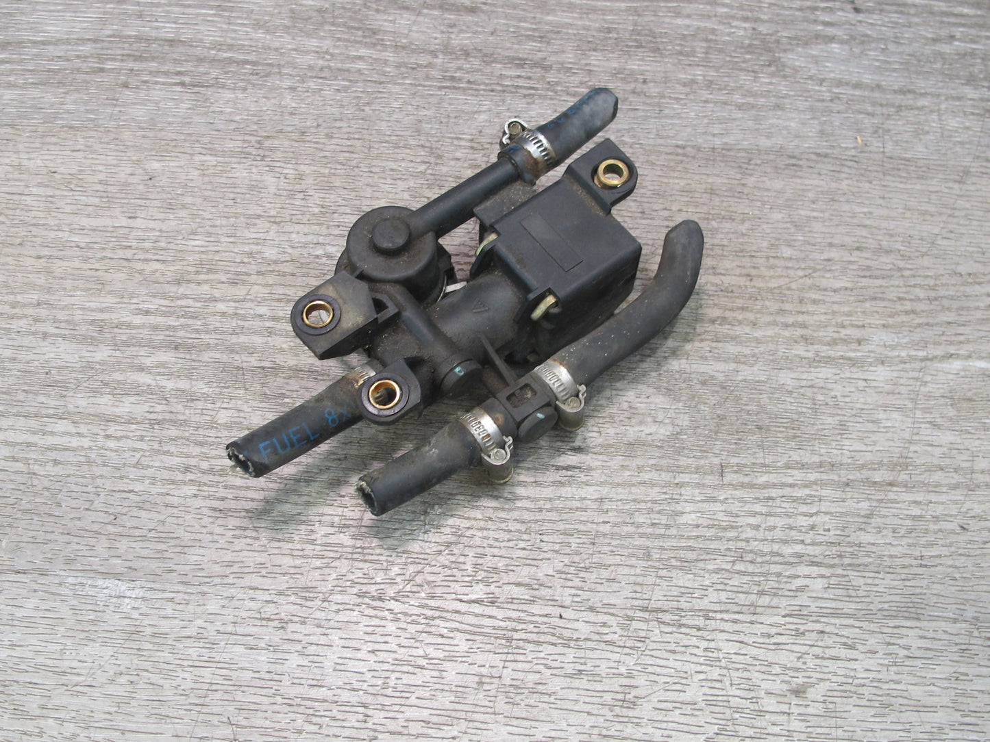 96-99 BMW E36 E39 Z3 M52 M50 Fuel Pressure Regulator Control Valve 1740281 OEM