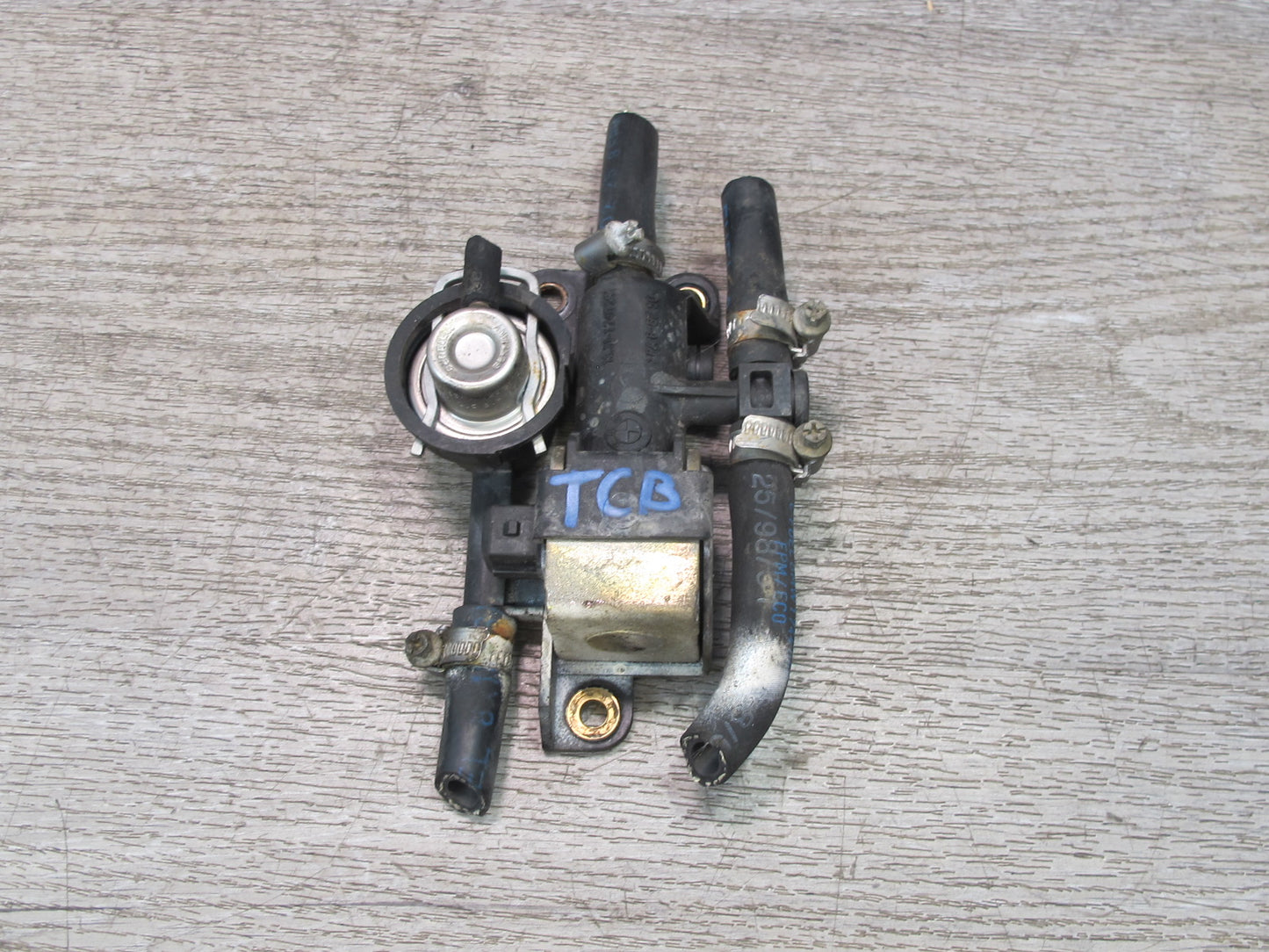 96-99 BMW E36 E39 Z3 M52 M50 Fuel Pressure Regulator Control Valve 1740281 OEM