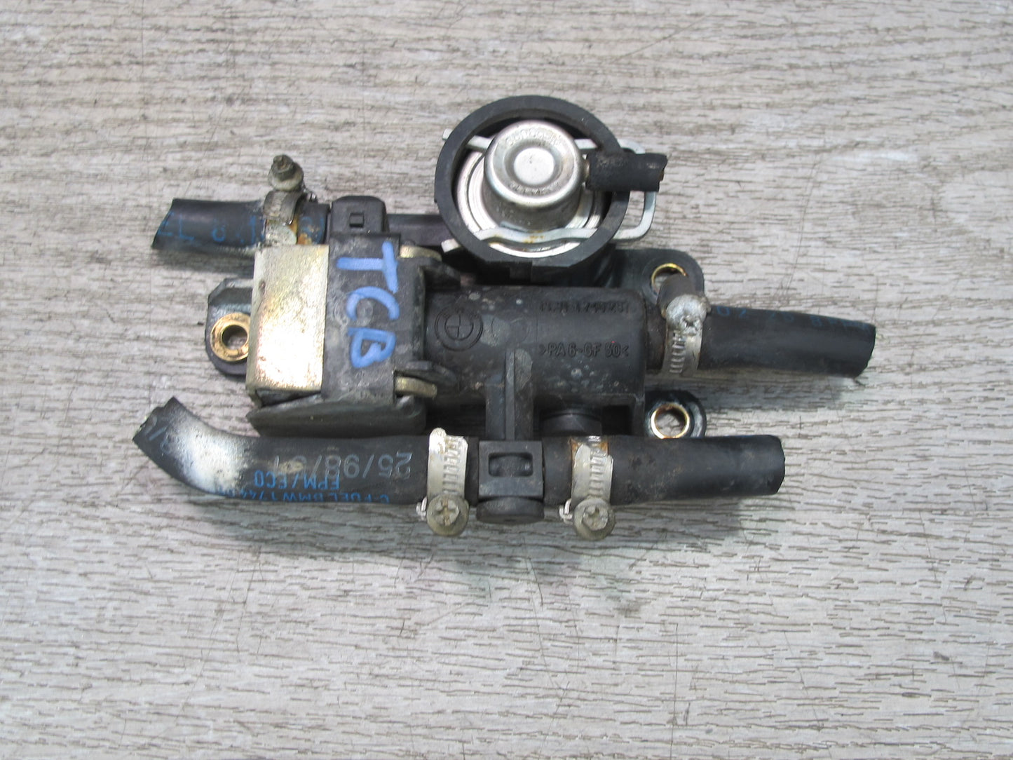 96-99 BMW E36 E39 Z3 M52 M50 Fuel Pressure Regulator Control Valve 1740281 OEM