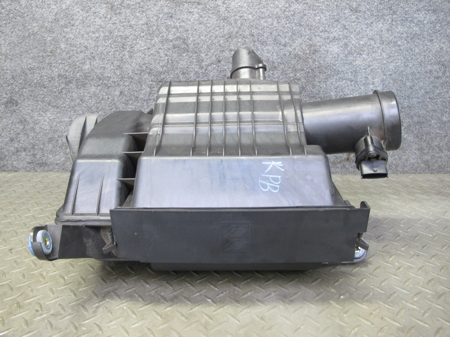 1997-2004 Porsche Boxster 986 Engine Air Intake Cleaner Filter Box Housing