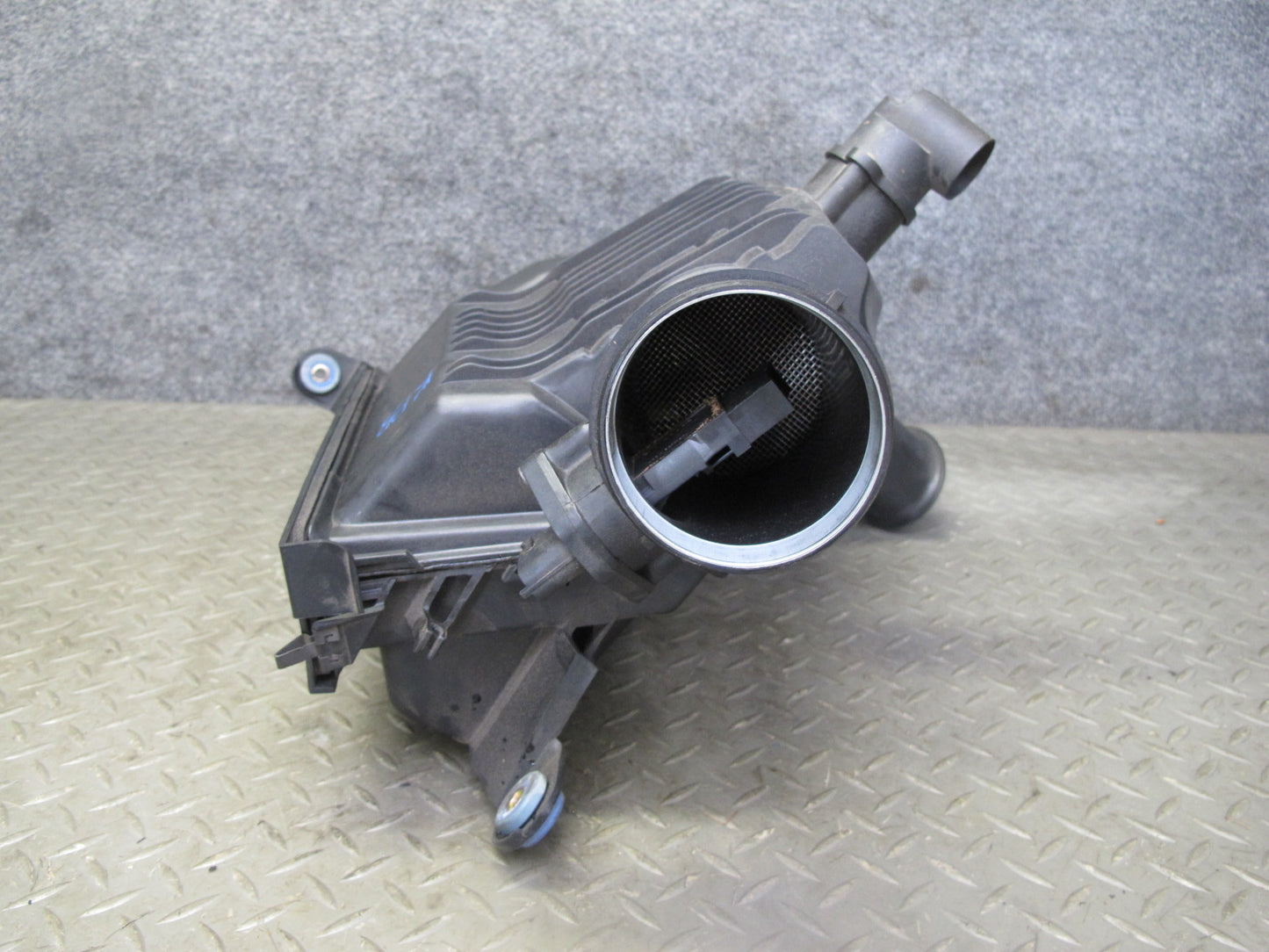 1997-2004 Porsche Boxster 986 Engine Air Intake Cleaner Filter Box Housing