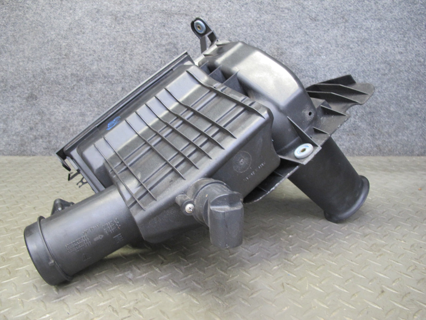 1997-2004 Porsche Boxster 986 Engine Air Intake Cleaner Filter Box Housing