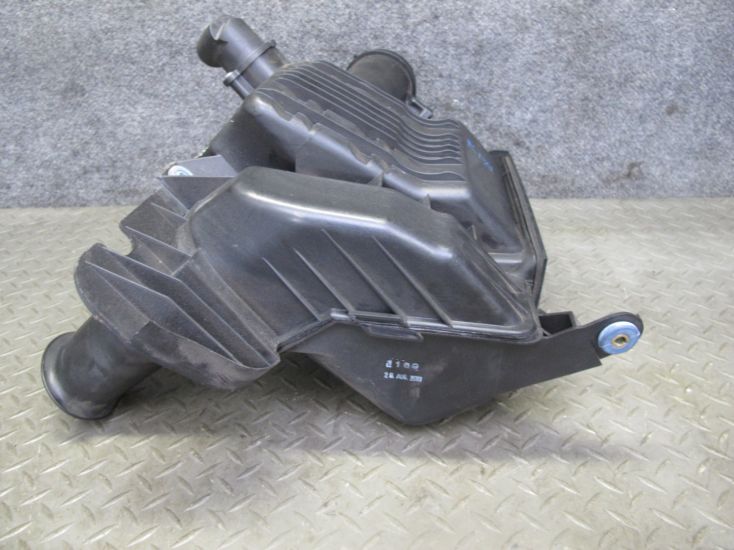 1997-2004 Porsche Boxster 986 Engine Air Intake Cleaner Filter Box Housing