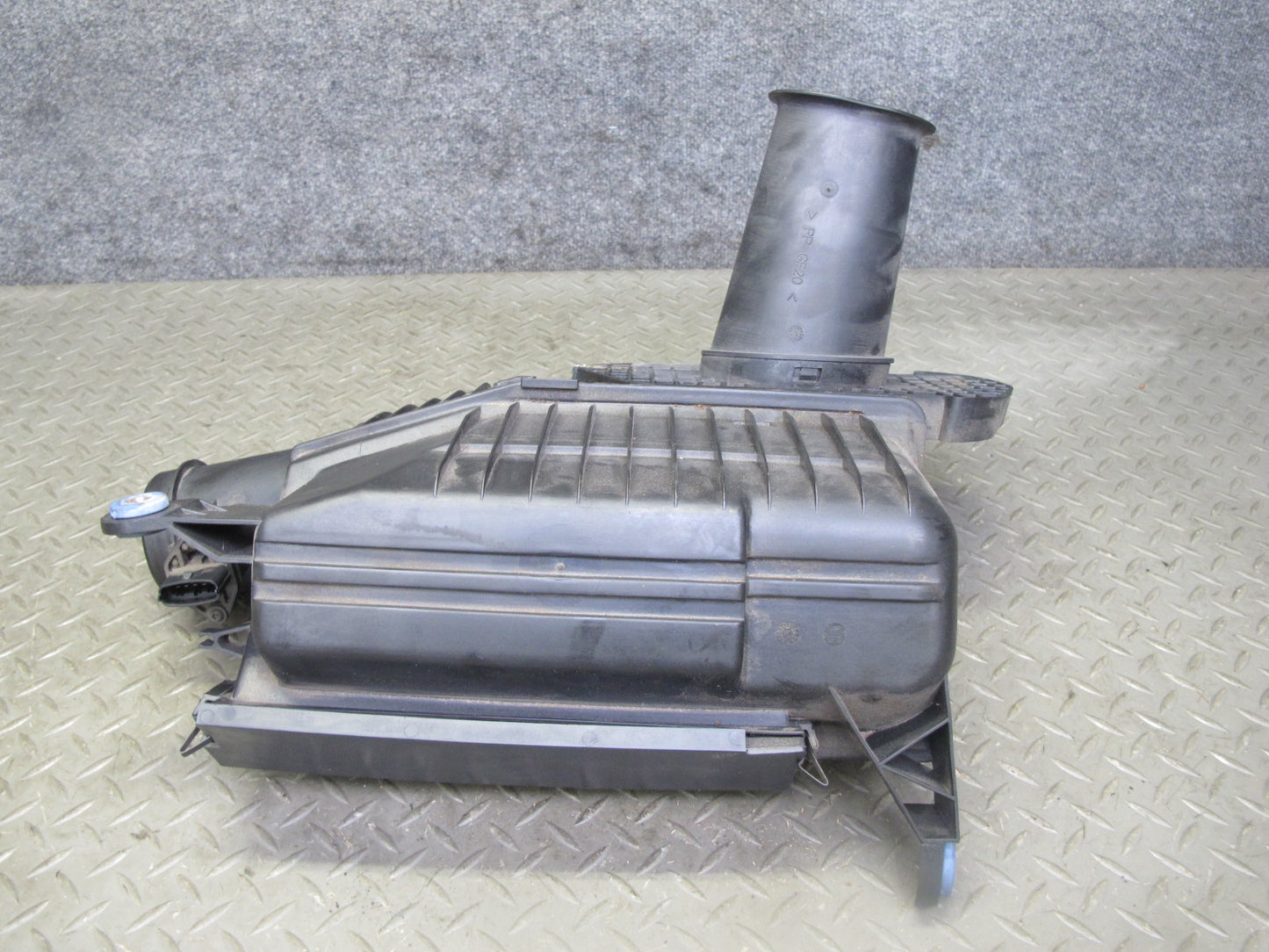 1997-2004 Porsche Boxster 986 Engine Air Intake Cleaner Filter Box Housing