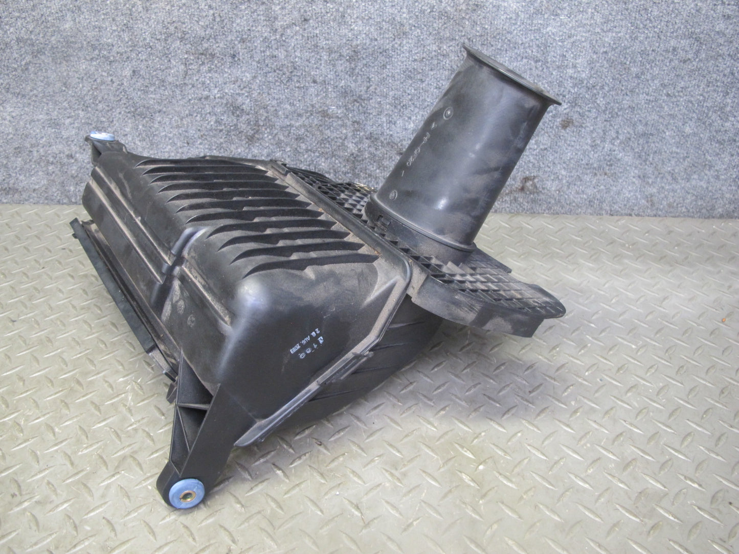 1997-2004 Porsche Boxster 986 Engine Air Intake Cleaner Filter Box Housing