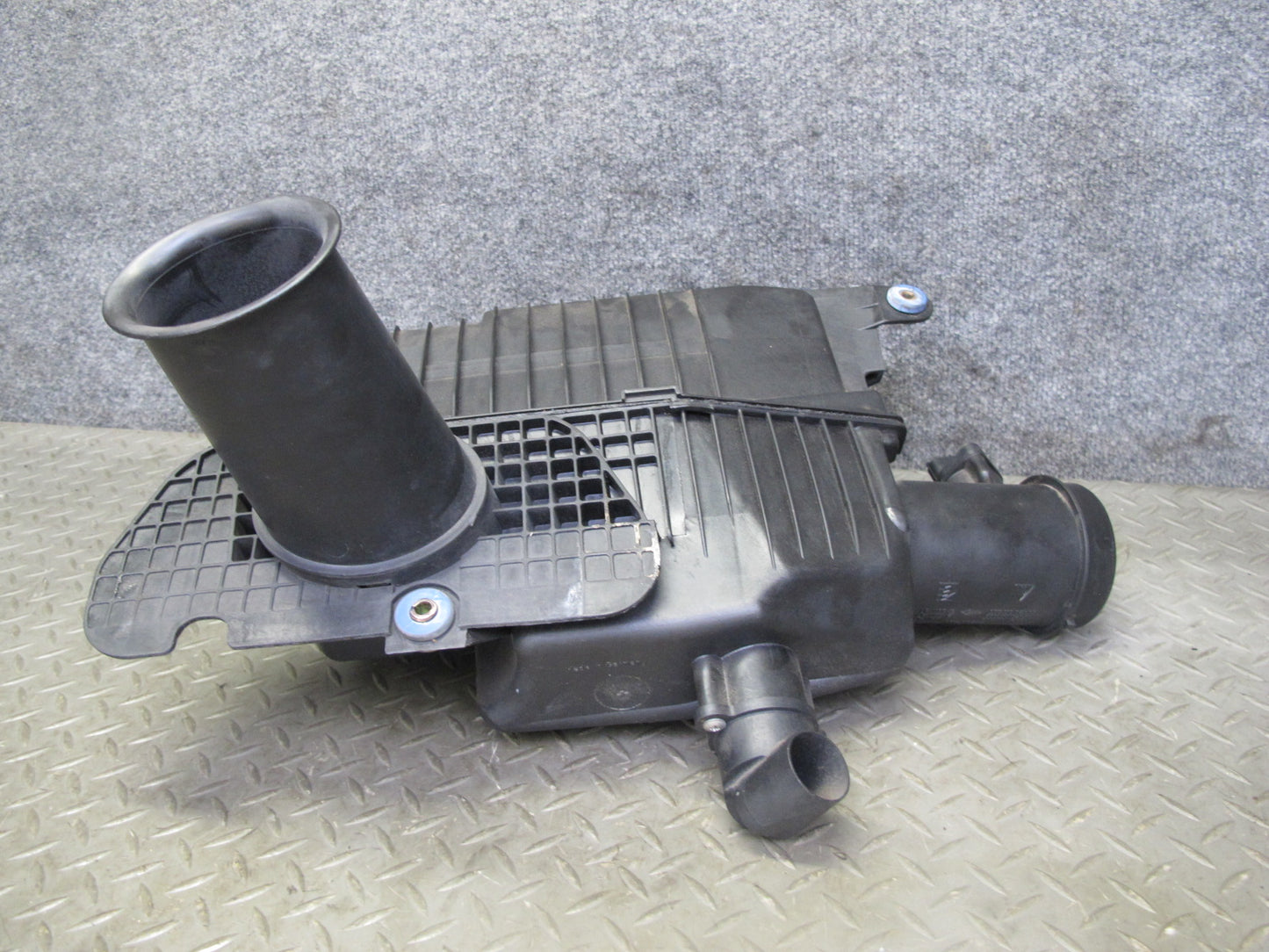 1997-2004 Porsche Boxster 986 Engine Air Intake Cleaner Filter Box Housing
