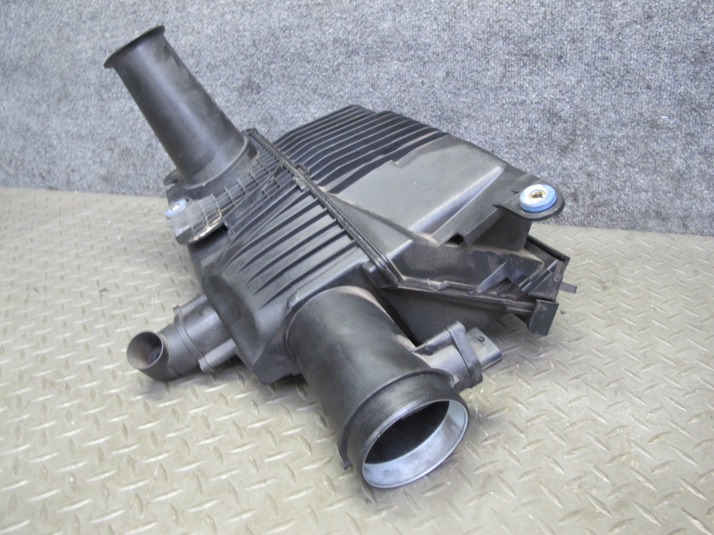 1997-2004 Porsche Boxster 986 Engine Air Intake Cleaner Filter Box Housing