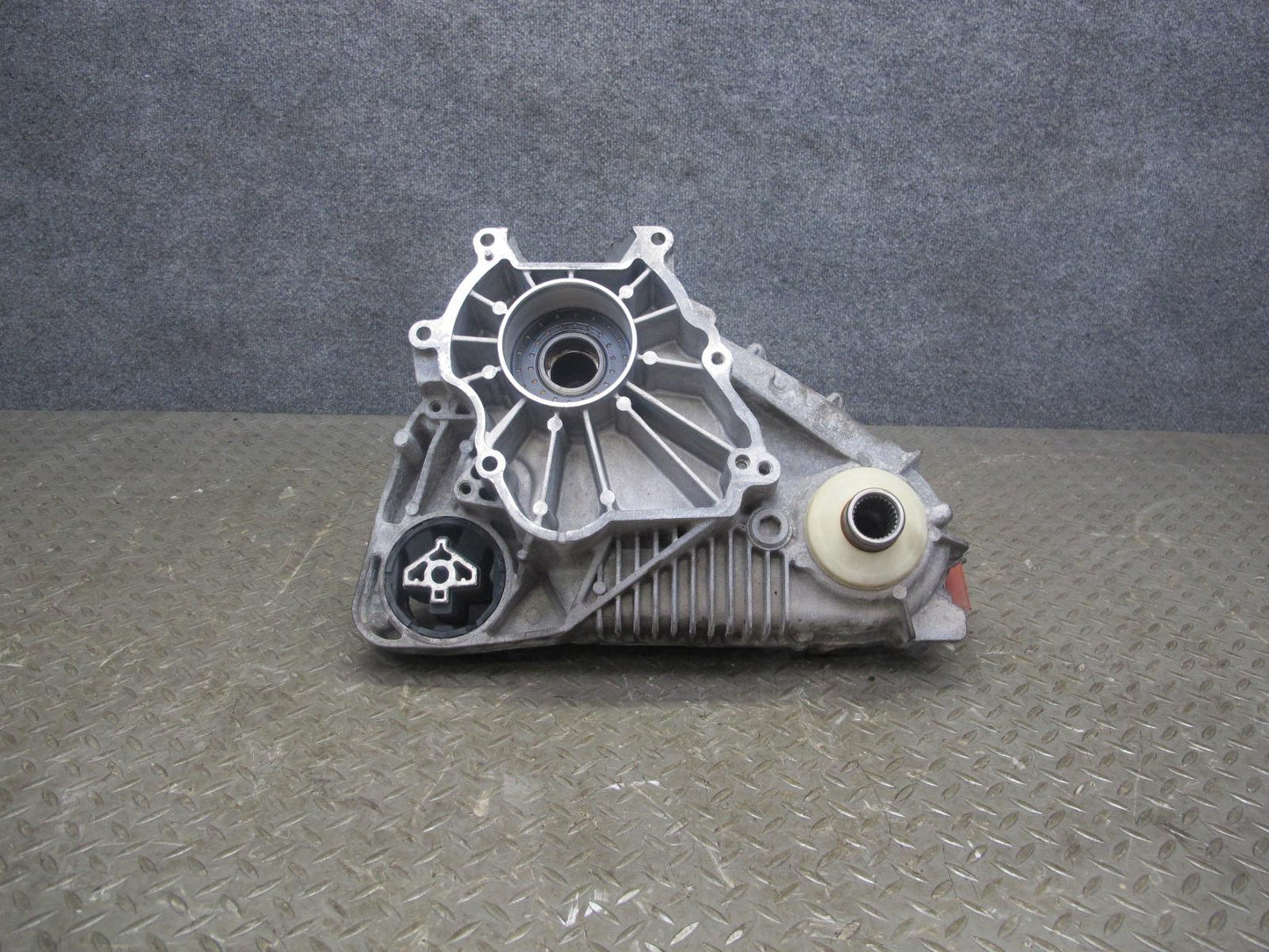 2010-2013 BMW E70 E71 X5M X6M 4.4L ATC700 Transfer Case Box w Motor 7599887