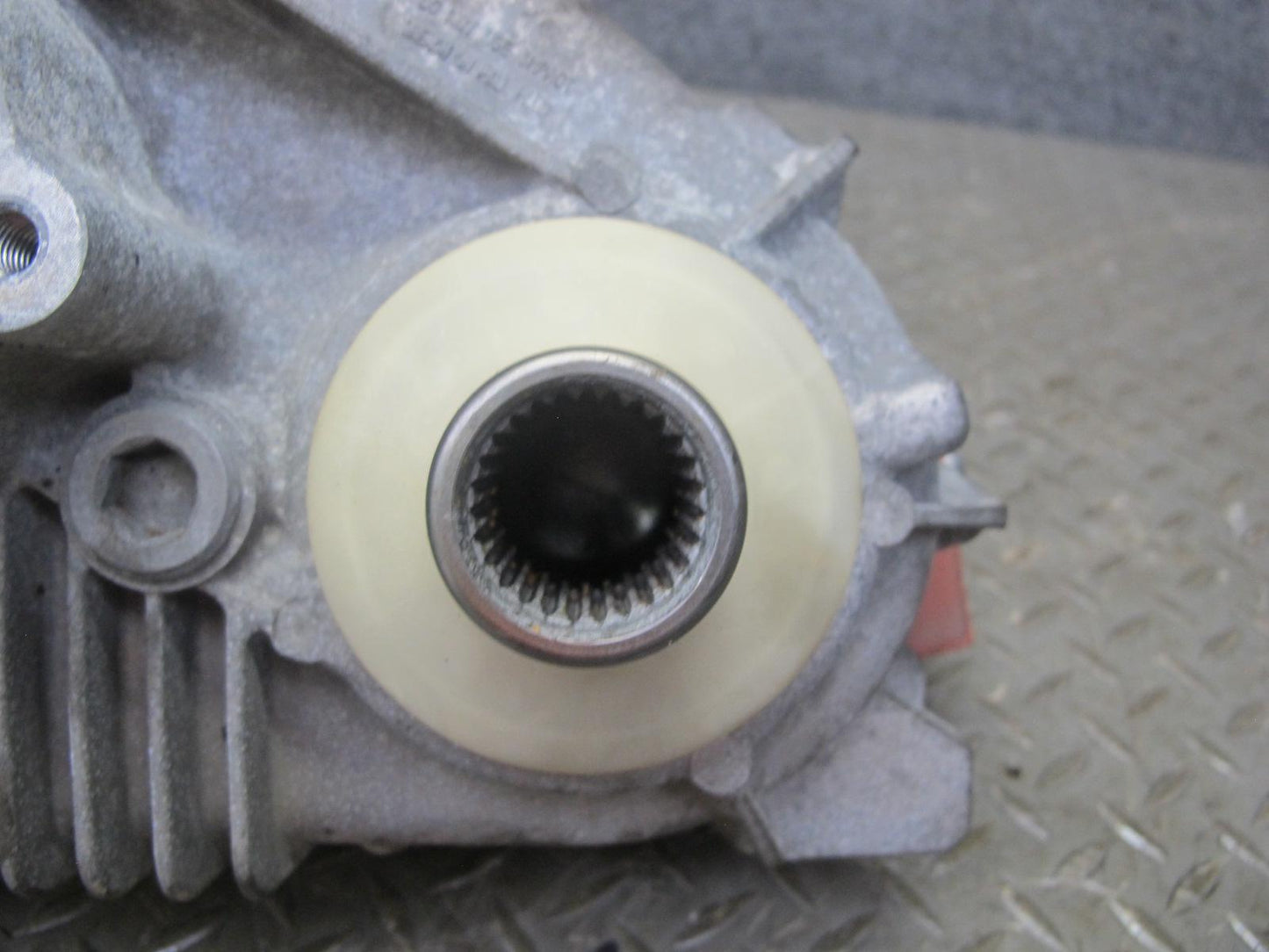 2010-2013 BMW E70 E71 X5M X6M 4.4L ATC700 Transfer Case Box w Motor 7599887