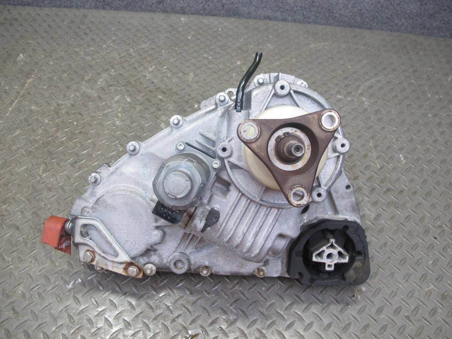 2010-2013 BMW E70 E71 X5M X6M 4.4L ATC700 Transfer Case Box w Motor 7599887