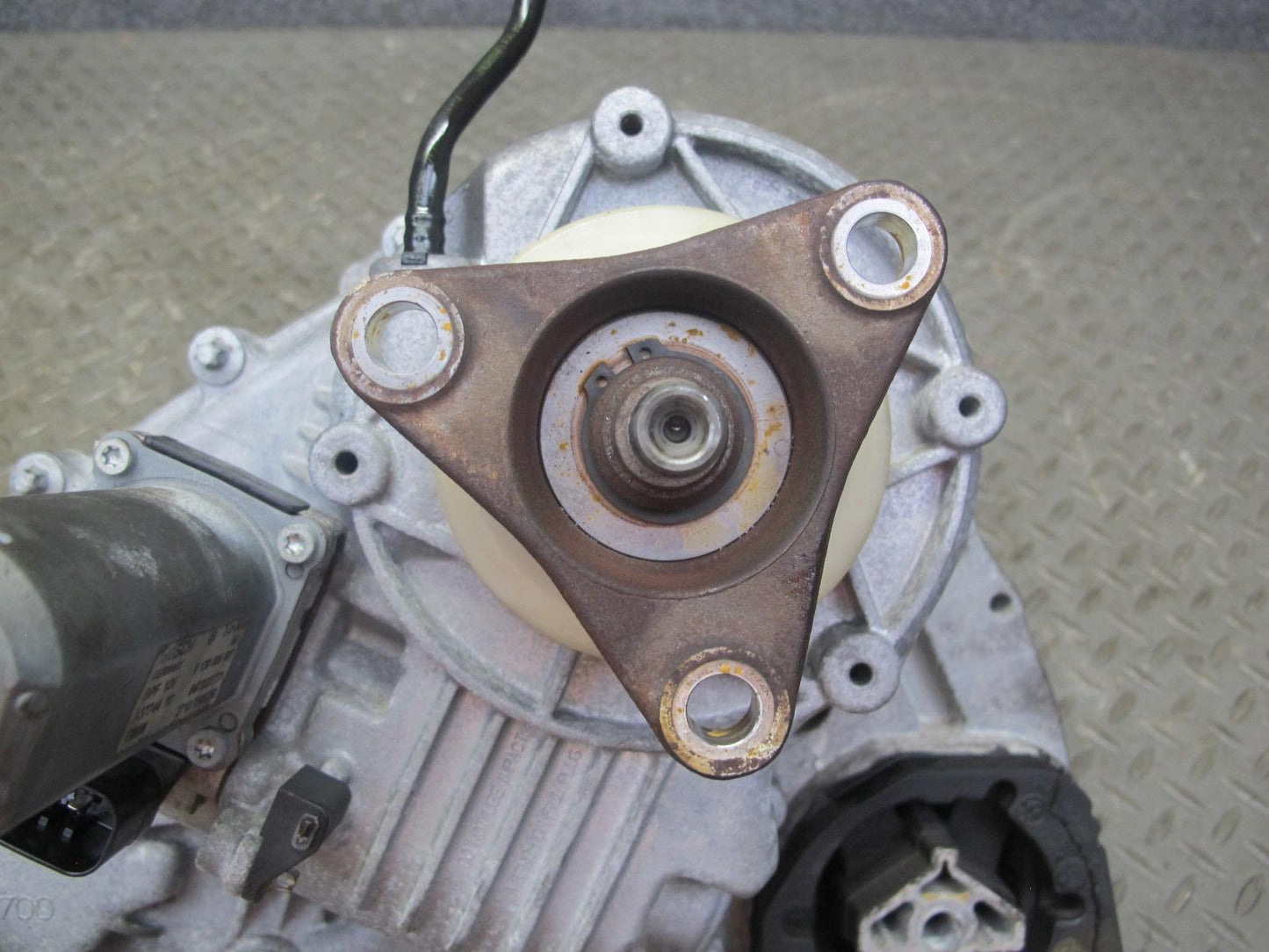 2010-2013 BMW E70 E71 X5M X6M 4.4L ATC700 Transfer Case Box w Motor 7599887