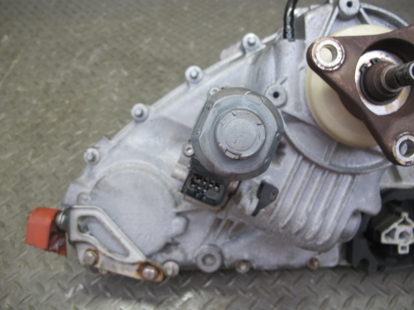 2010-2013 BMW E70 E71 X5M X6M 4.4L ATC700 Transfer Case Box w Motor 7599887