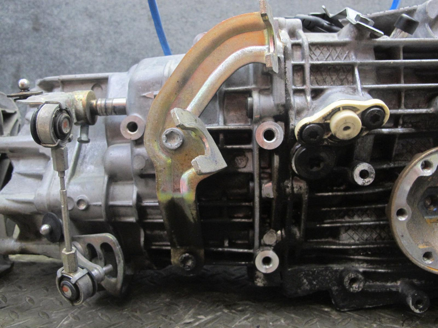 2000-2004 Porsche Boxster 986 2.7L G86.01 M/T 5-SPEED Manual Transmission