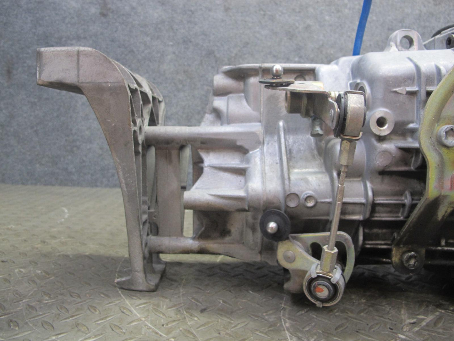 2000-2004 Porsche Boxster 986 2.7L G86.01 M/T 5-SPEED Manual Transmission