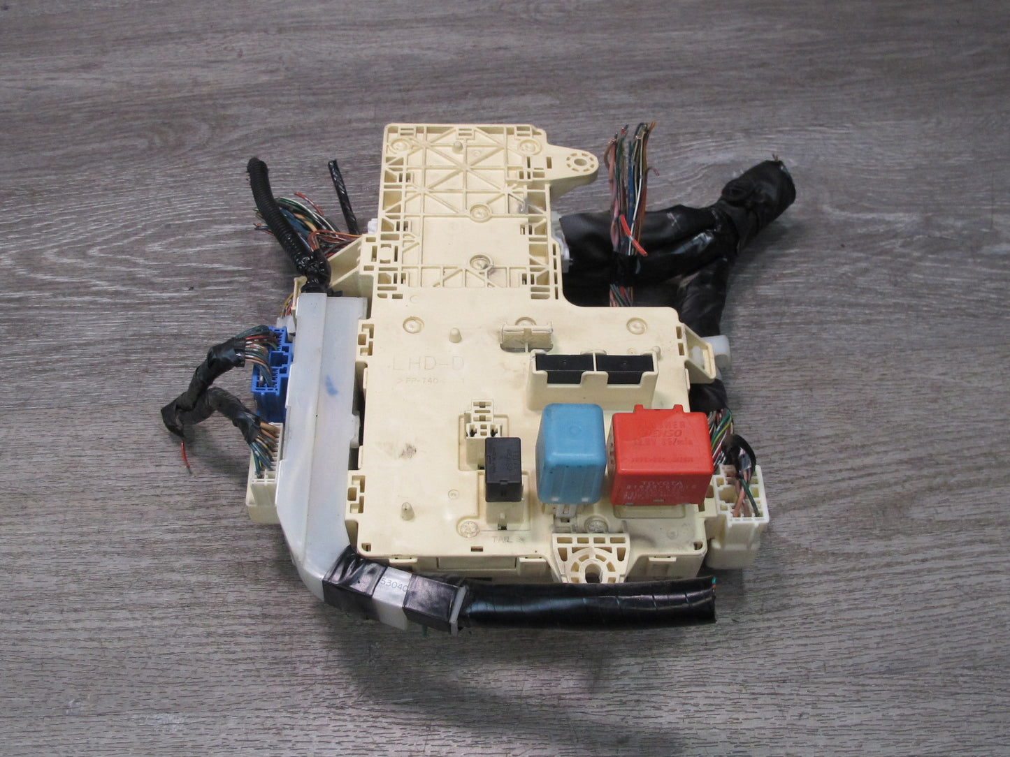 02-05 Lexus IS300 JCE10L Left Junction Fuse Relay Box w Multiplex Module OEM