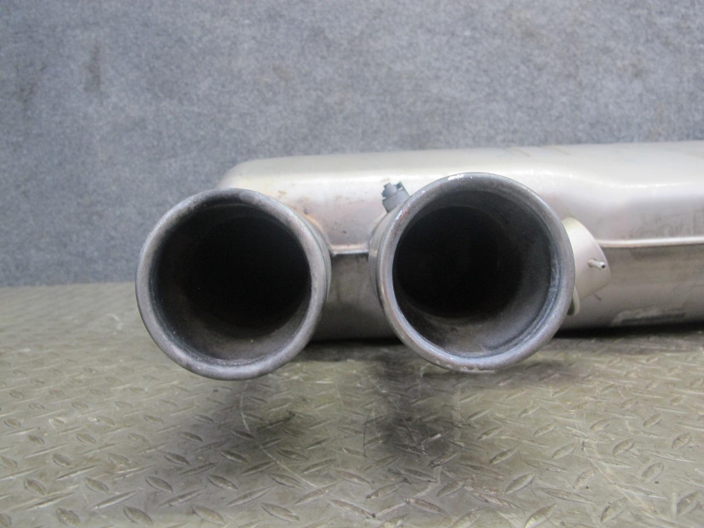 2010-2013 BMW E70 E71 X5M X6M Rear Exhaust Muffler w Tips
