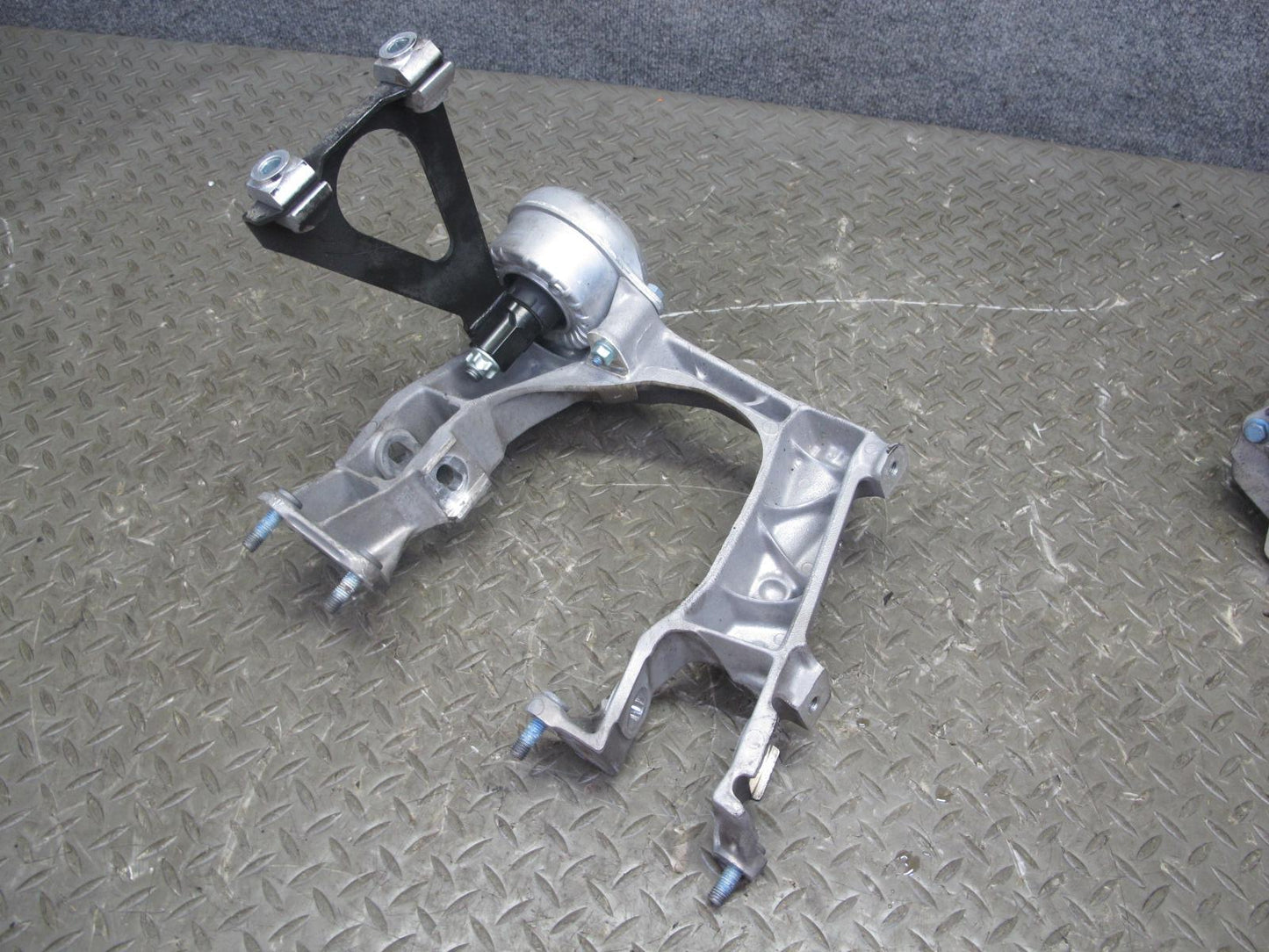 00-04 Porsche Boxster 986 M/T 5 Speed Transmission Subframe Mount Bracket Set