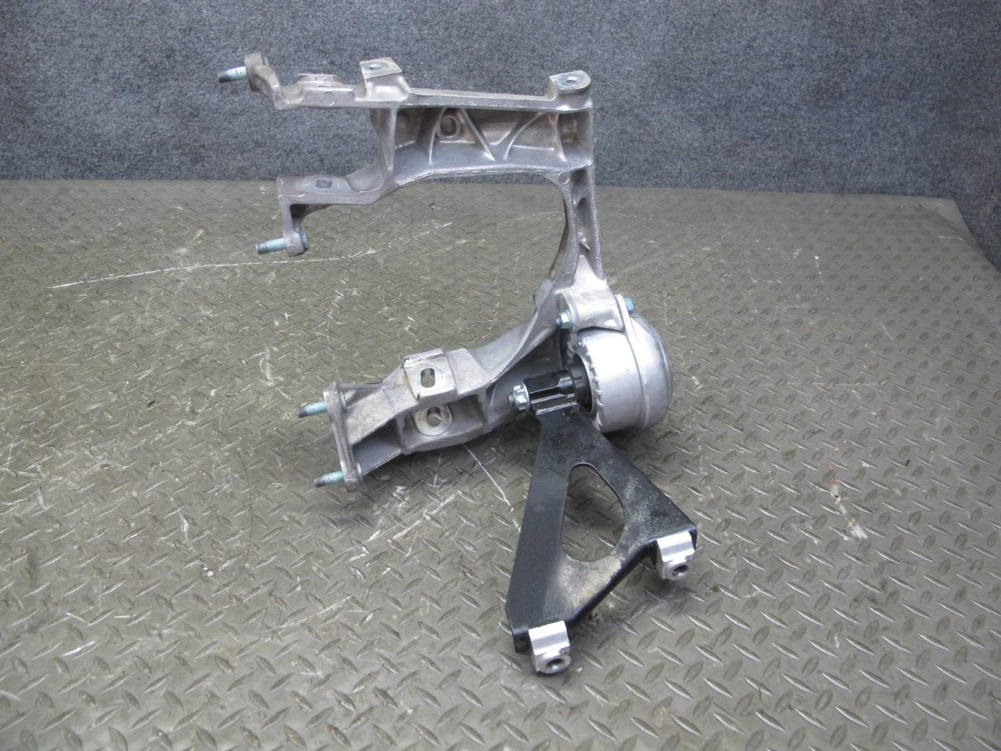 00-04 Porsche Boxster 986 M/T 5 Speed Transmission Subframe Mount Bracket Set