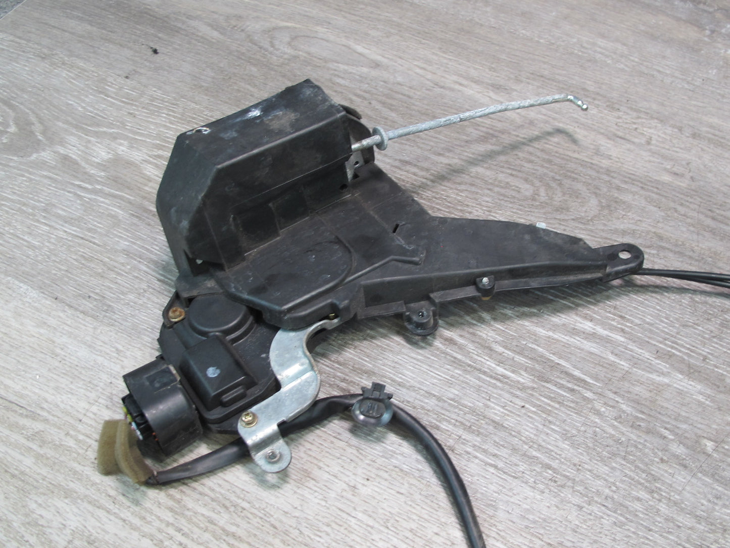 04-05 Lexus JCE10L IS300 Front Right Door Lock Latch Actuator w Handle OEM