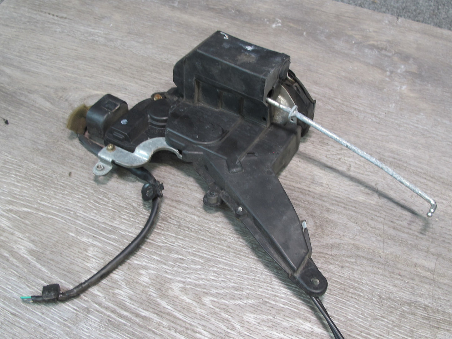 04-05 Lexus JCE10L IS300 Front Right Door Lock Latch Actuator w Handle OEM