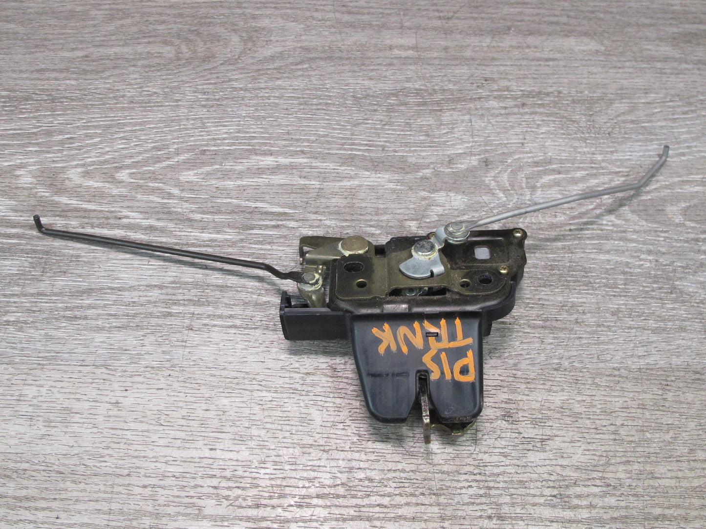 01-05 Lexus JCE10L IS300 Sedan Rear Trunk Lock Latch Actuator OEM