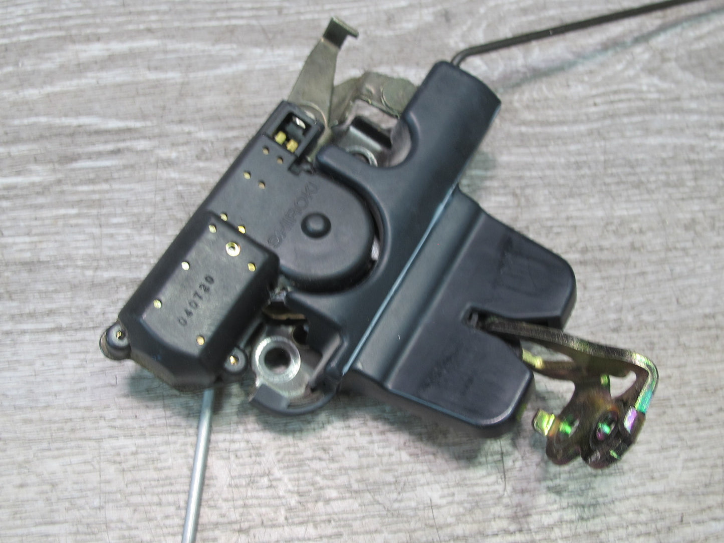 01-05 Lexus JCE10L IS300 Sedan Rear Trunk Lock Latch Actuator OEM