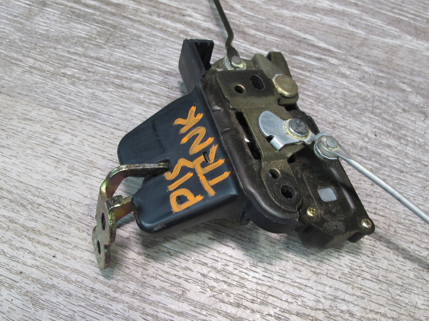 01-05 Lexus JCE10L IS300 Sedan Rear Trunk Lock Latch Actuator OEM