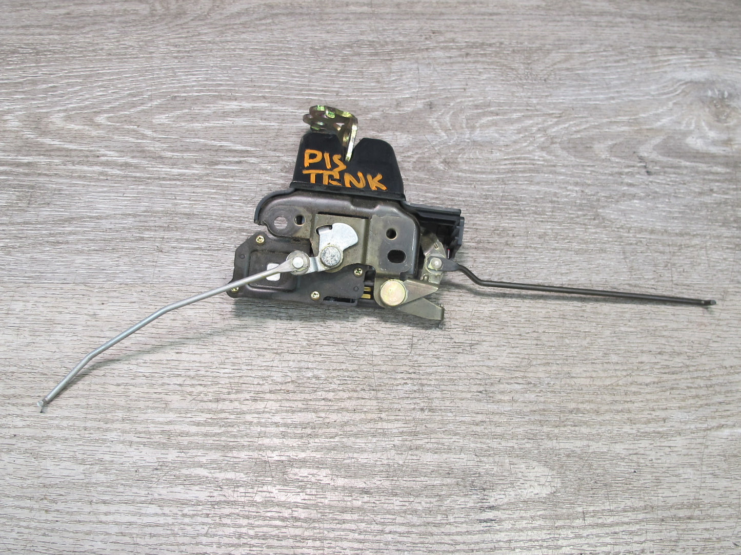 01-05 Lexus JCE10L IS300 Sedan Rear Trunk Lock Latch Actuator OEM