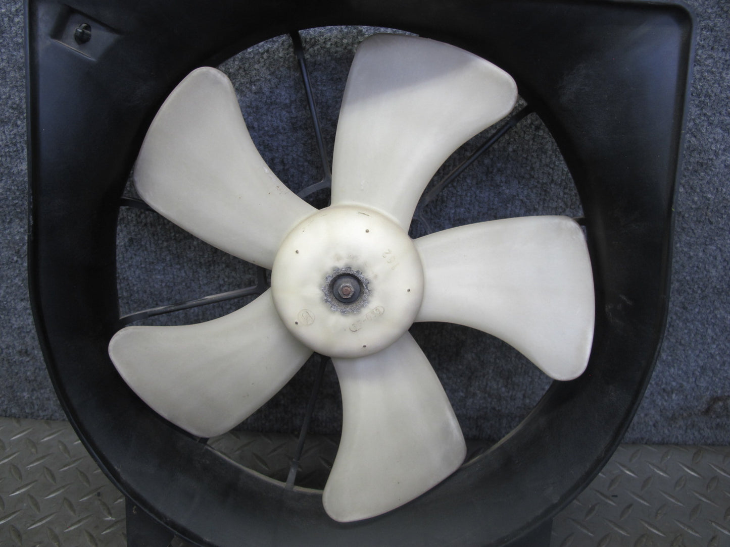 00-03 Honda S2000 Right 5 Blade Engine Cooling Fan Motor Shroud OEM