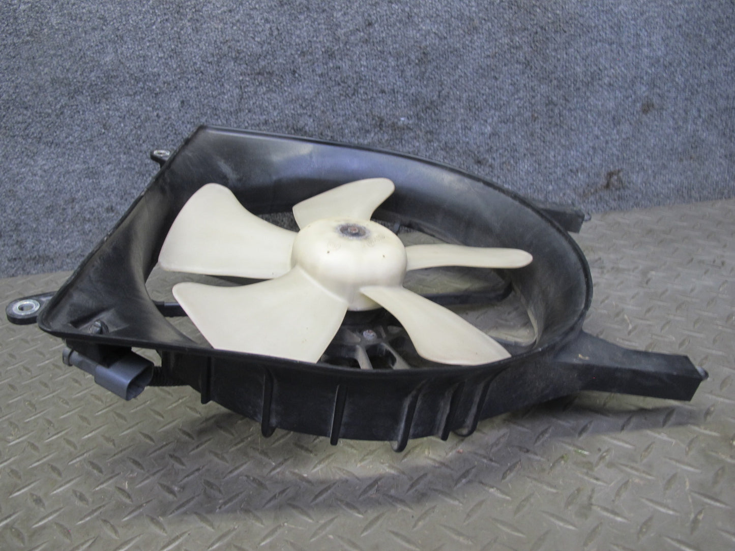 00-03 Honda S2000 Right 5 Blade Engine Cooling Fan Motor Shroud OEM