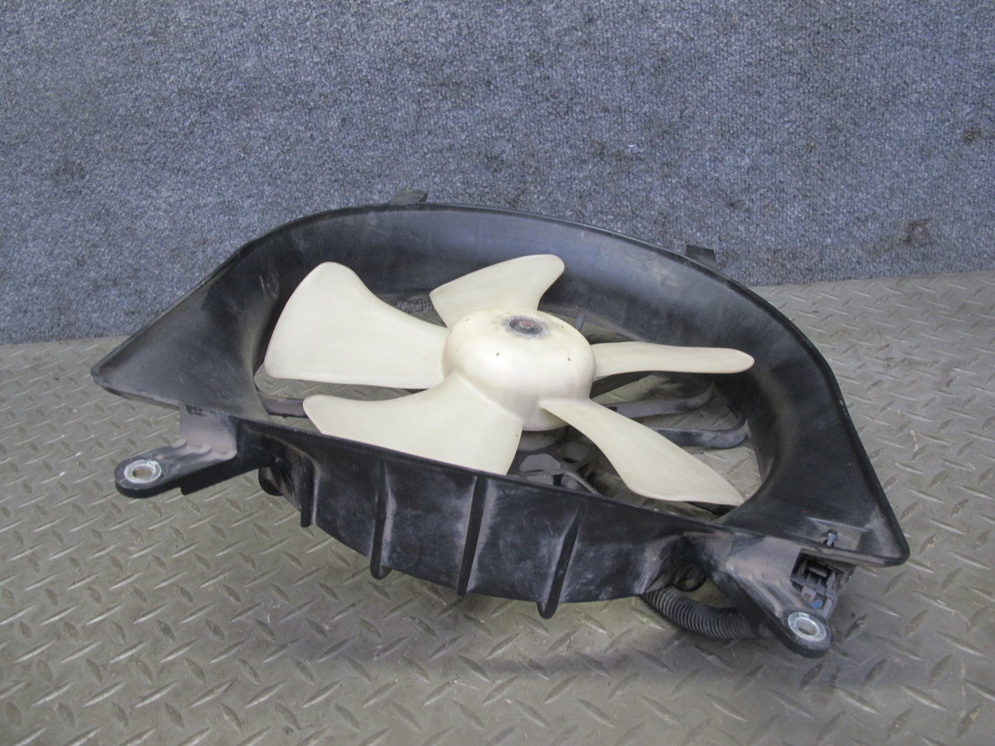 00-03 Honda S2000 Right 5 Blade Engine Cooling Fan Motor Shroud OEM