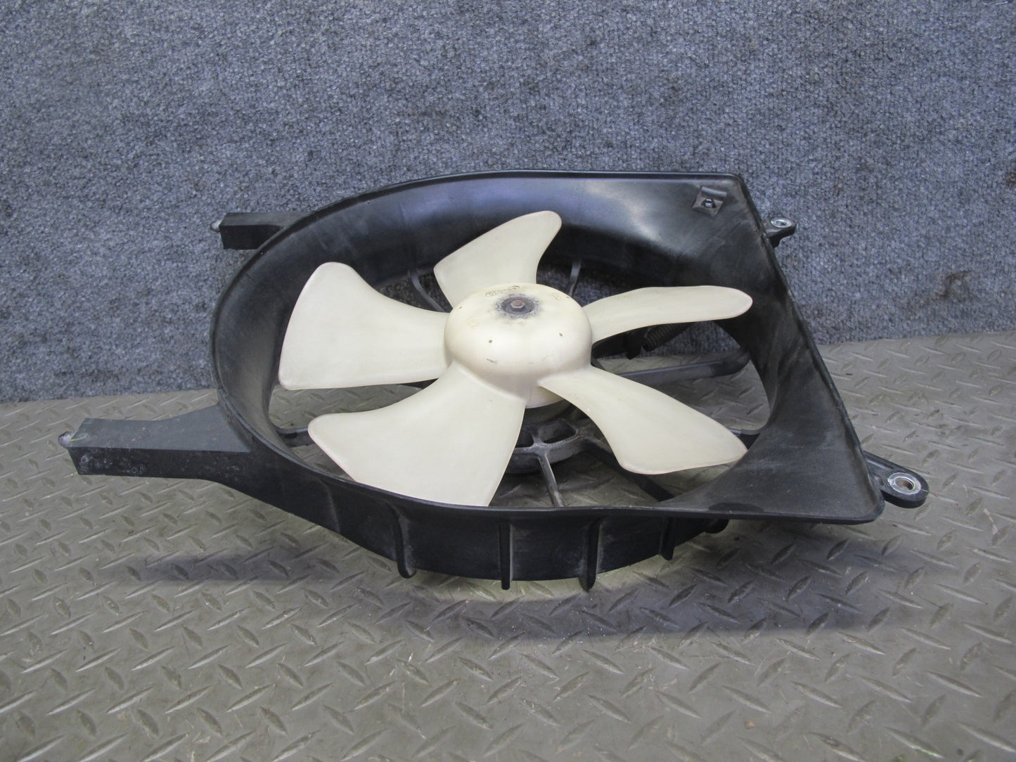 00-03 Honda S2000 Right 5 Blade Engine Cooling Fan Motor Shroud OEM