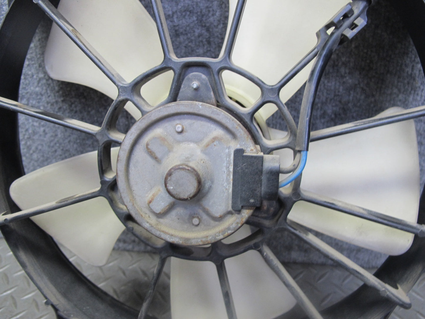 00-03 Honda S2000 Right 5 Blade Engine Cooling Fan Motor Shroud OEM