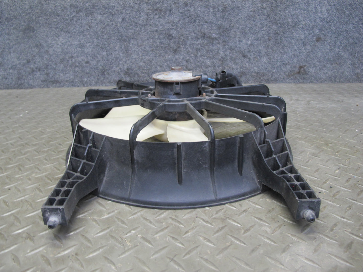 00-03 Honda S2000 Right 5 Blade Engine Cooling Fan Motor Shroud OEM